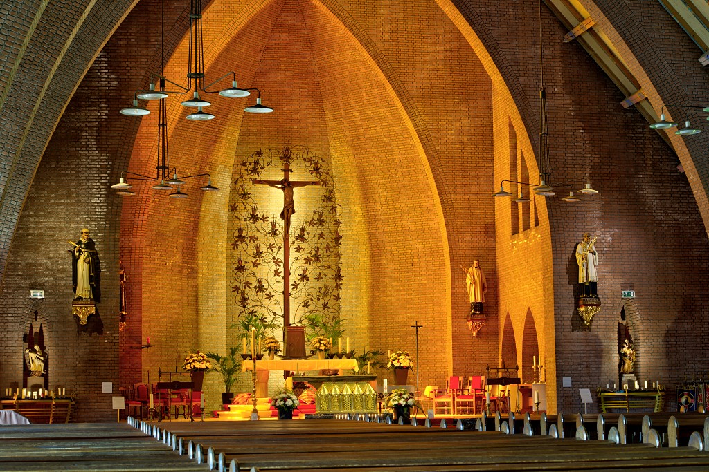 hdr Martelaren van Gorcum den briel brielle kerkfotografie religie religion kerk watergeuzen 1572 Martelveld Ciborium kathedraal rooms katholiek bedevaartkerk heiligdom